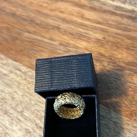 Stauer gold “Christmas in Nice” band ring, Size 5 - Picture 4 of 5